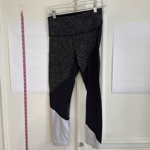Lululemon Leggings 25” inseam Splatter Size 8 wonder under